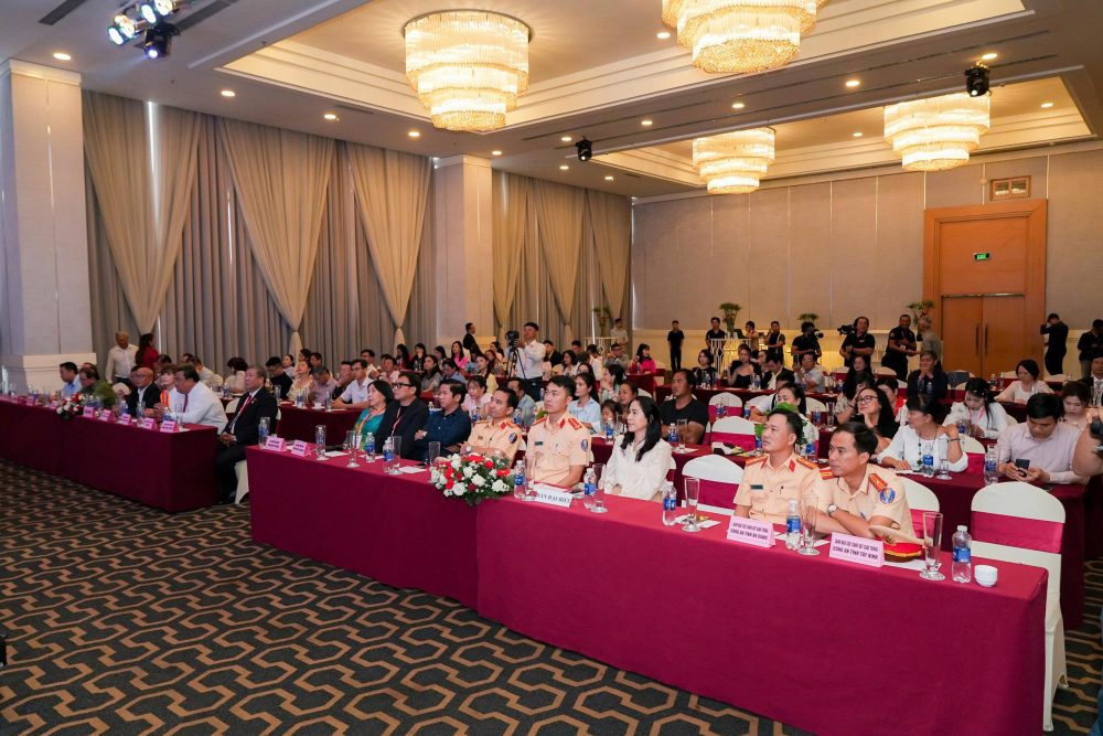 Lãnh đạo CSGT các tỉnh và Cơ quan ban ngành tham dự sự kiện
